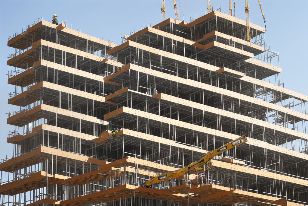 חזית מאווררת: ההנדסה שמאחורי מערכת החיפוי החכמה של עולם הבנייה