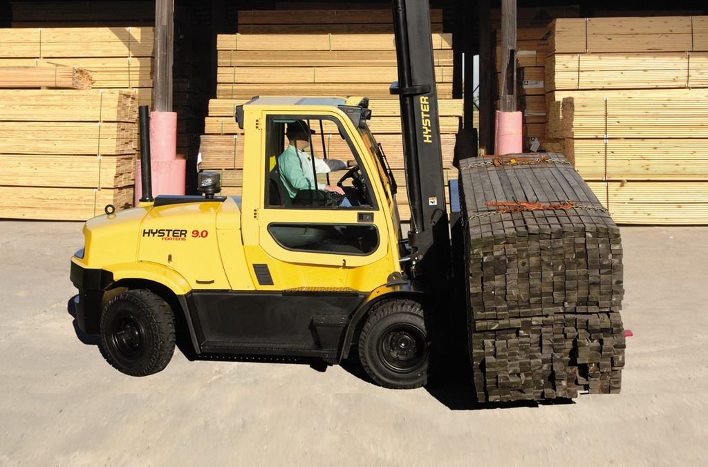 הכוח שמאחורי התעשייה: זינוק בביקוש למלגזות דיזל HYSTER כבדות